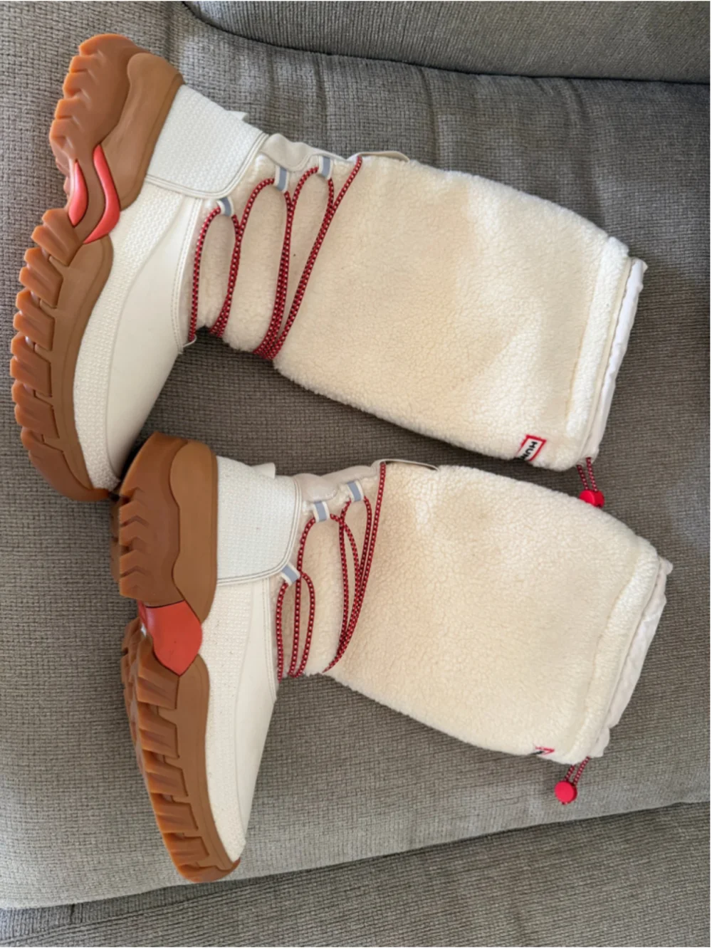 Hunter Women’s Tall Sherpa Fleece Insulated Snow Boots White Gum Sole Size US 7